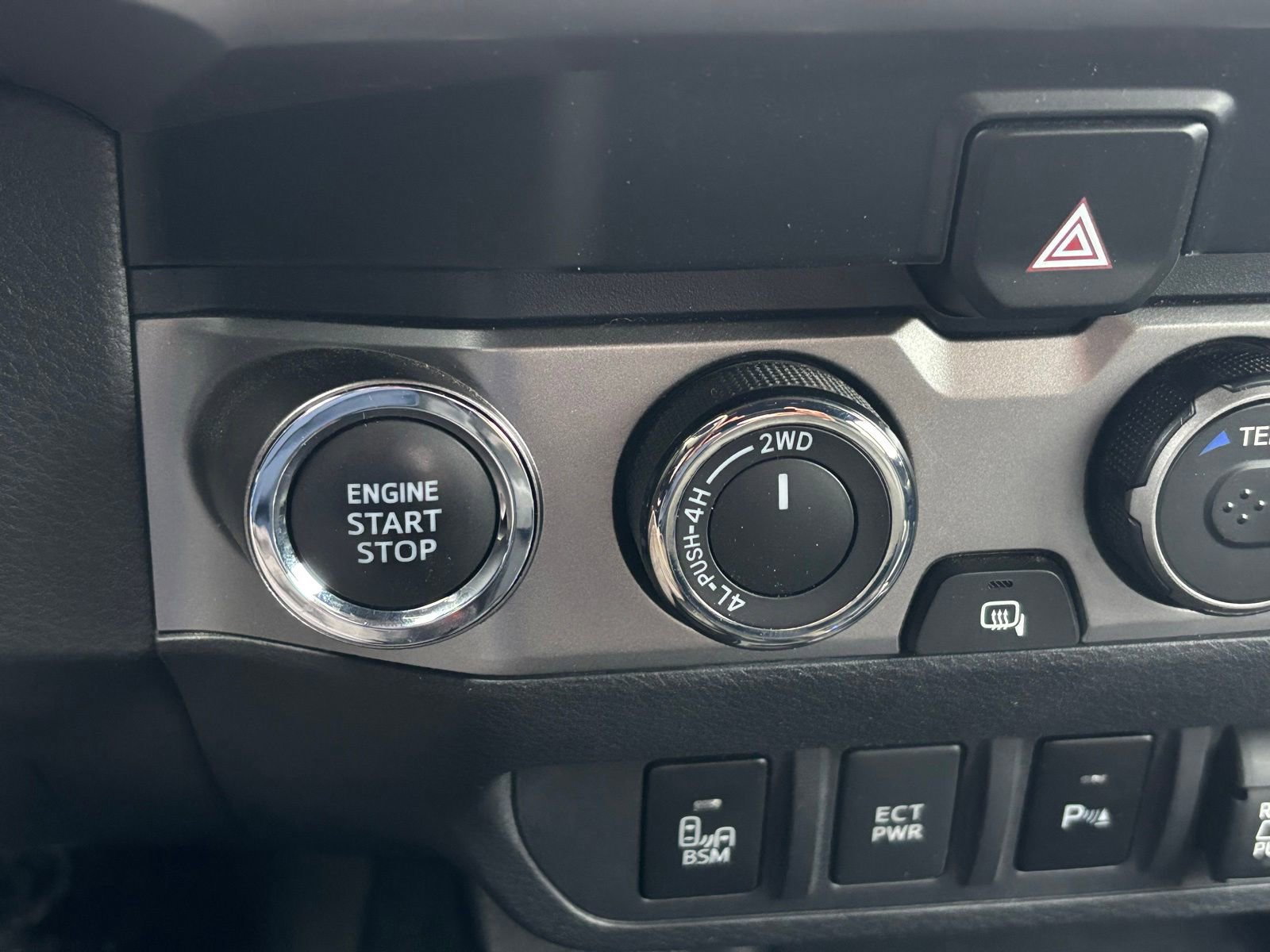 Used 2022 Toyota Tacoma Limited AWD/4WD image 8
