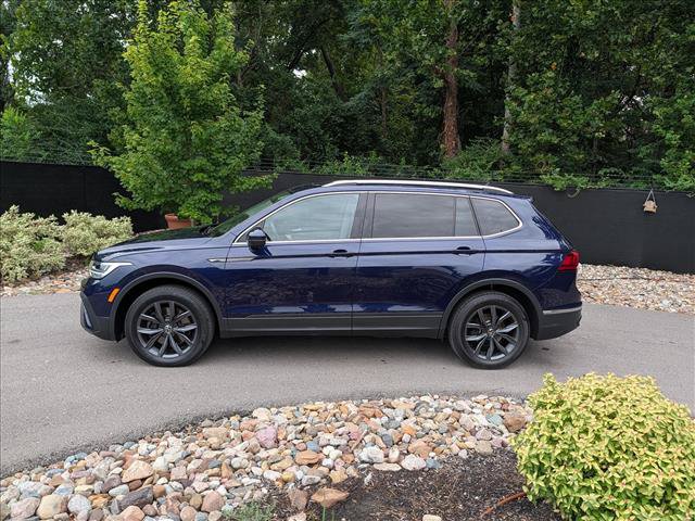 Certified 2023 Volkswagen Tiguan SE w/ Panoramic Sunroof Package FWD image 2