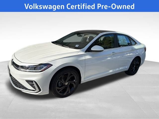 Certified 2025 Volkswagen Jetta SE image 1