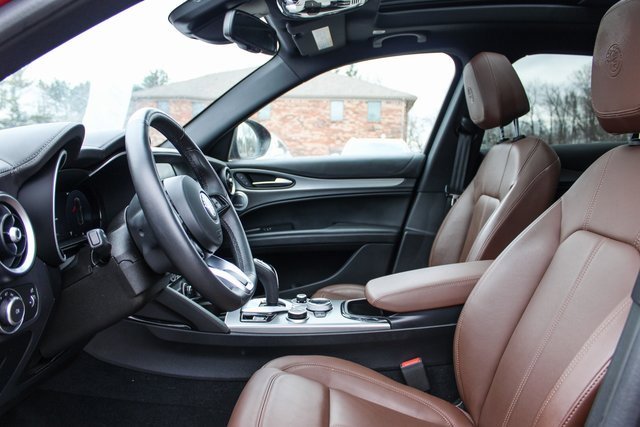Used 2024 Alfa Romeo Stelvio Ti image 13