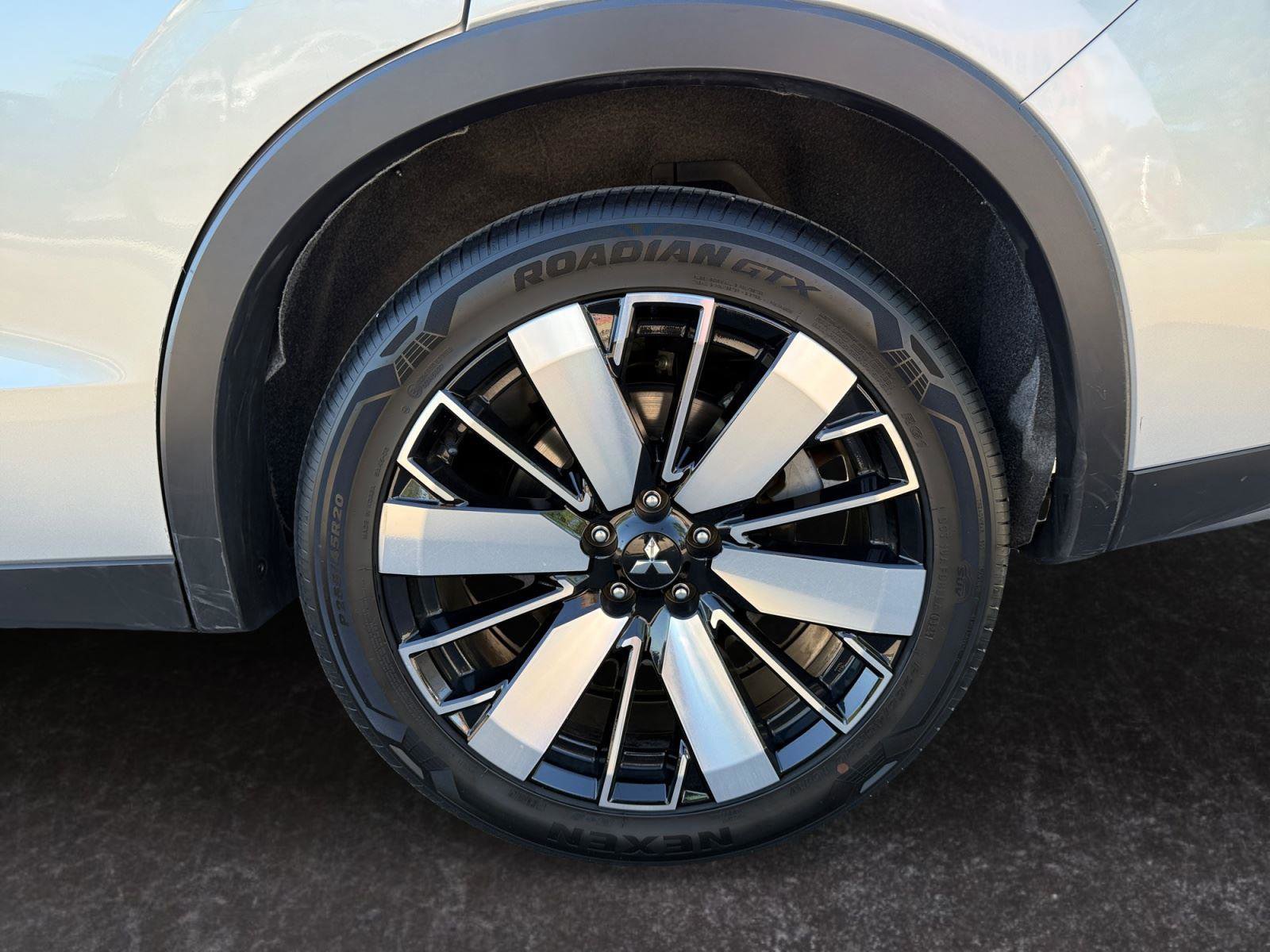 Used 2025 Mitsubishi Outlander SE FWD image 29