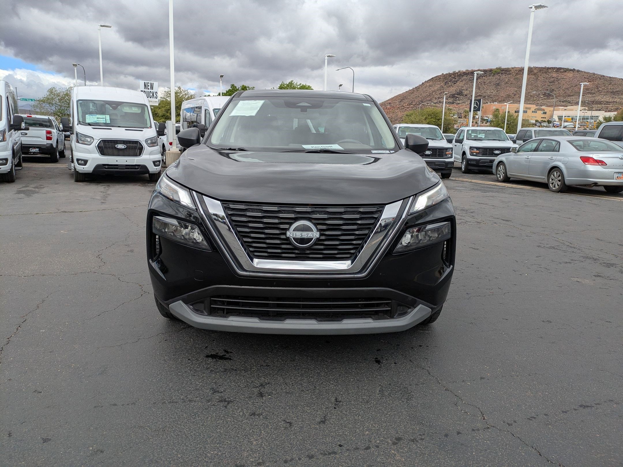 Used 2023 Nissan Rogue S image 9