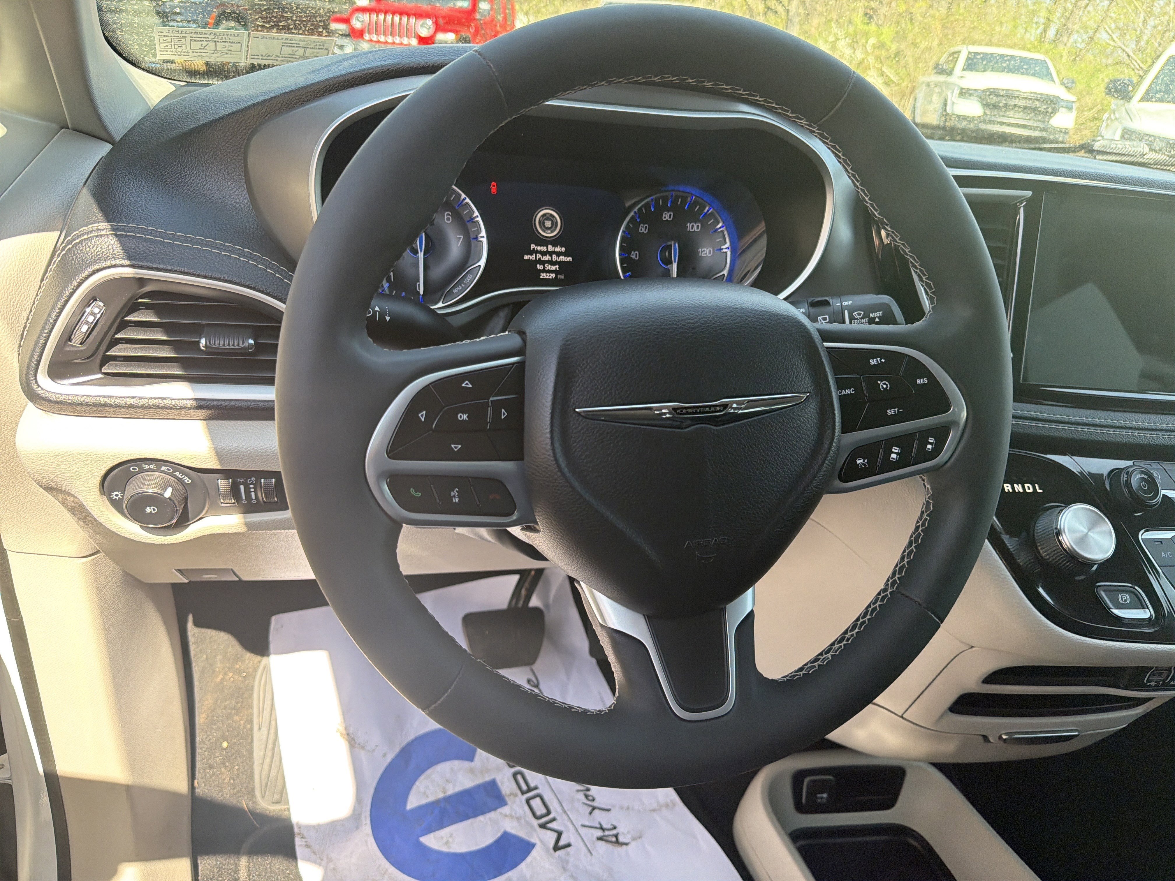 Used 2023 Chrysler Pacifica Touring-L image 16