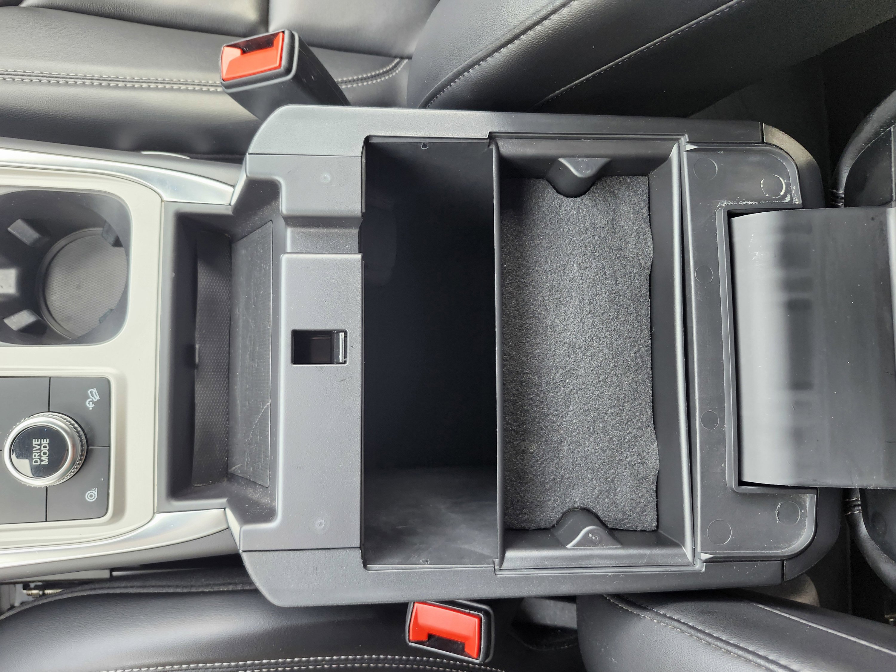 Used 2023 Ford Explorer XLT w/ Equipment Group 202A image 25