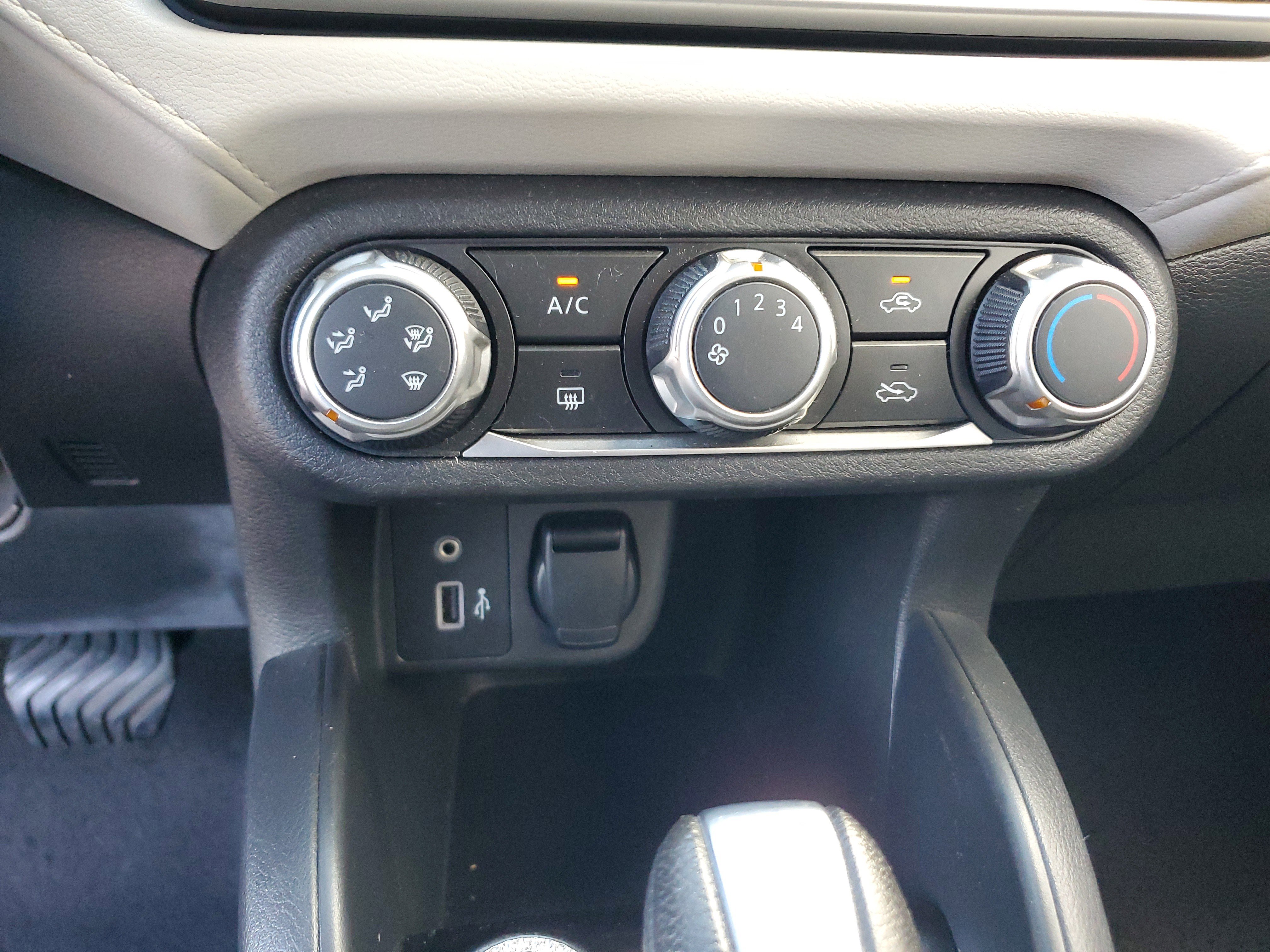 Used 2021 Nissan Versa SV image 22