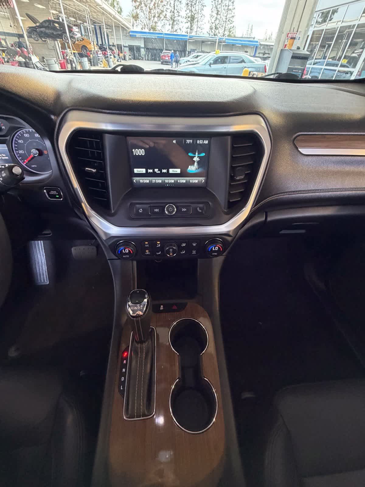 Used 2017 GMC Acadia SLE FWD image 18