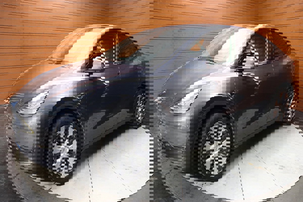 Used 2022 Tesla Model Y Long Range image 7