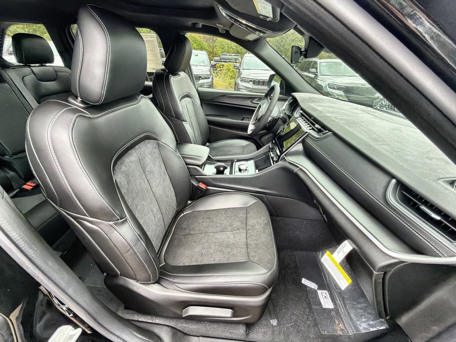 New 2025 Jeep Grand Cherokee Altitude image 26