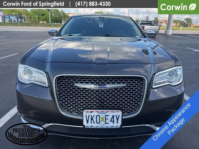 Used 2018 Chrysler 300 Touring w/ Chrome Appearance Package image 2