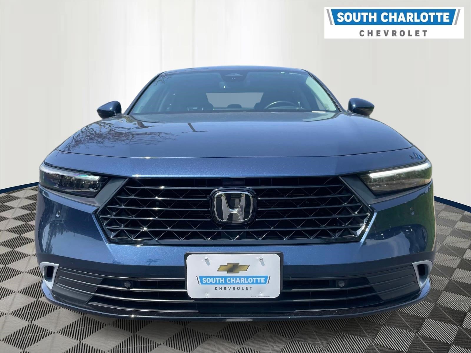 Used 2025 Honda Accord Touring image 2