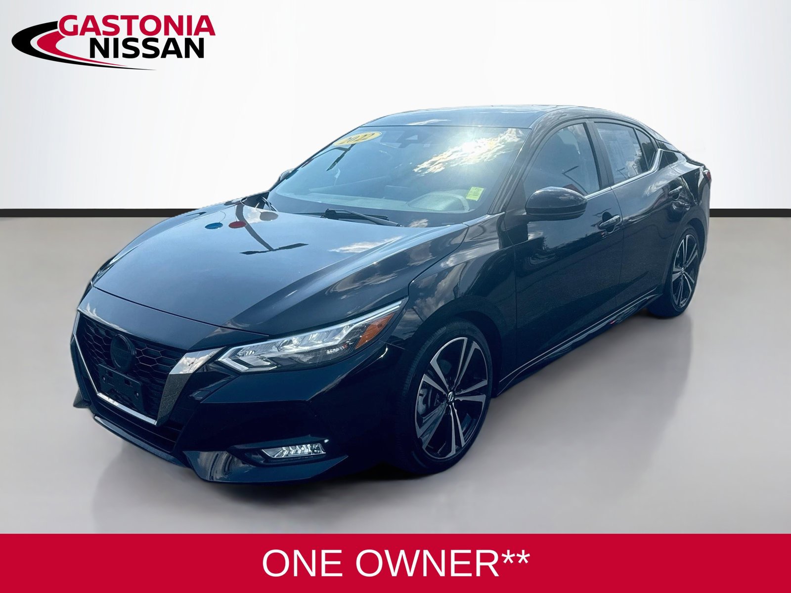 Used 2022 Nissan Sentra SR w/ Electronics Package FWD image 3