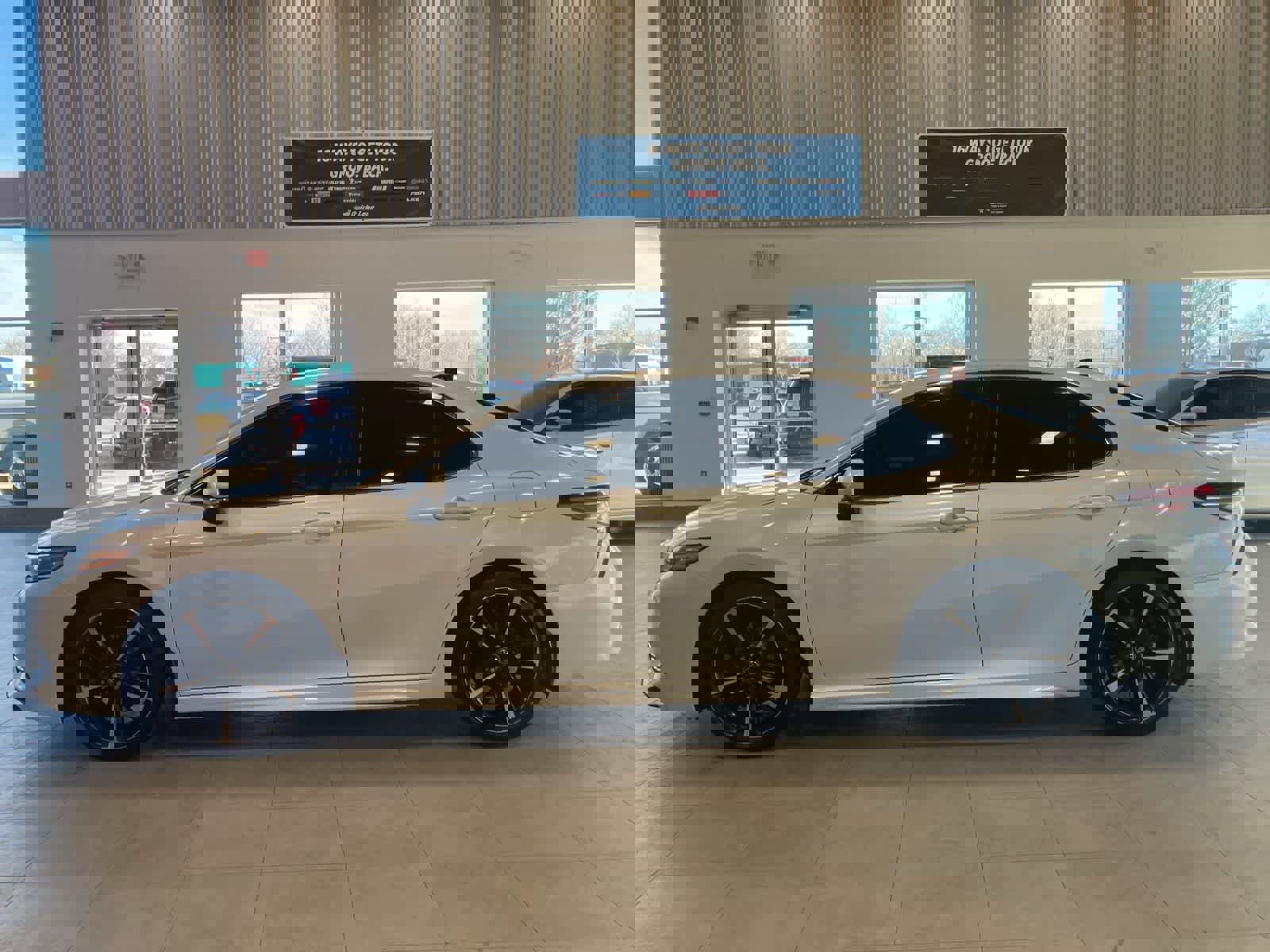 Used 2018 Toyota Camry image 8