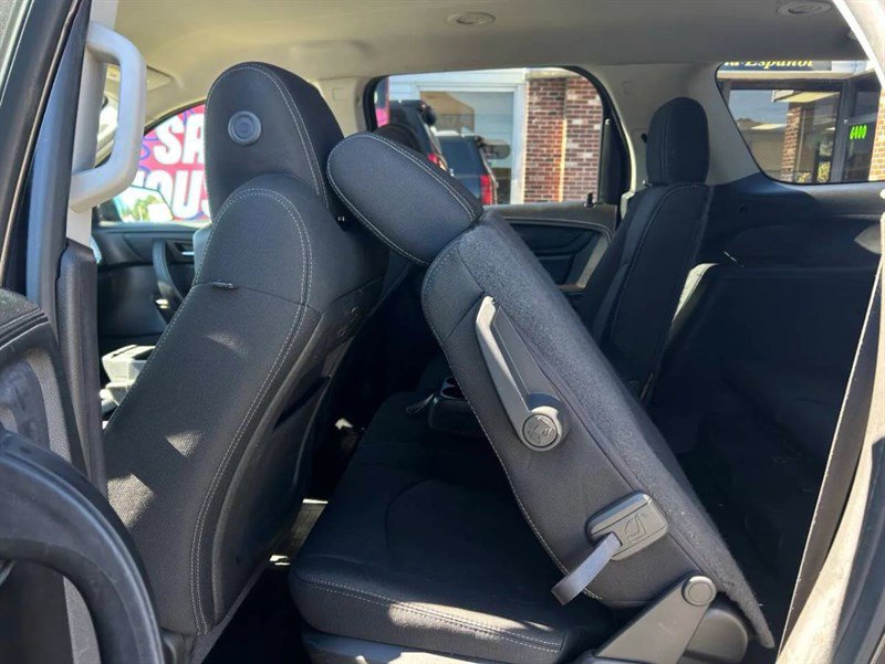 Used 2016 GMC Acadia SLE image 17