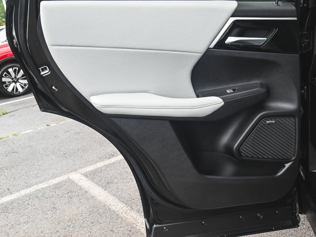 New 2025 Mitsubishi Outlander SE image 12