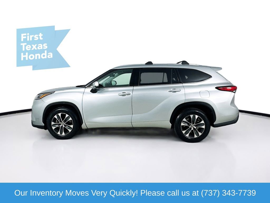 Used 2020 Toyota Highlander XLE FWD image 4