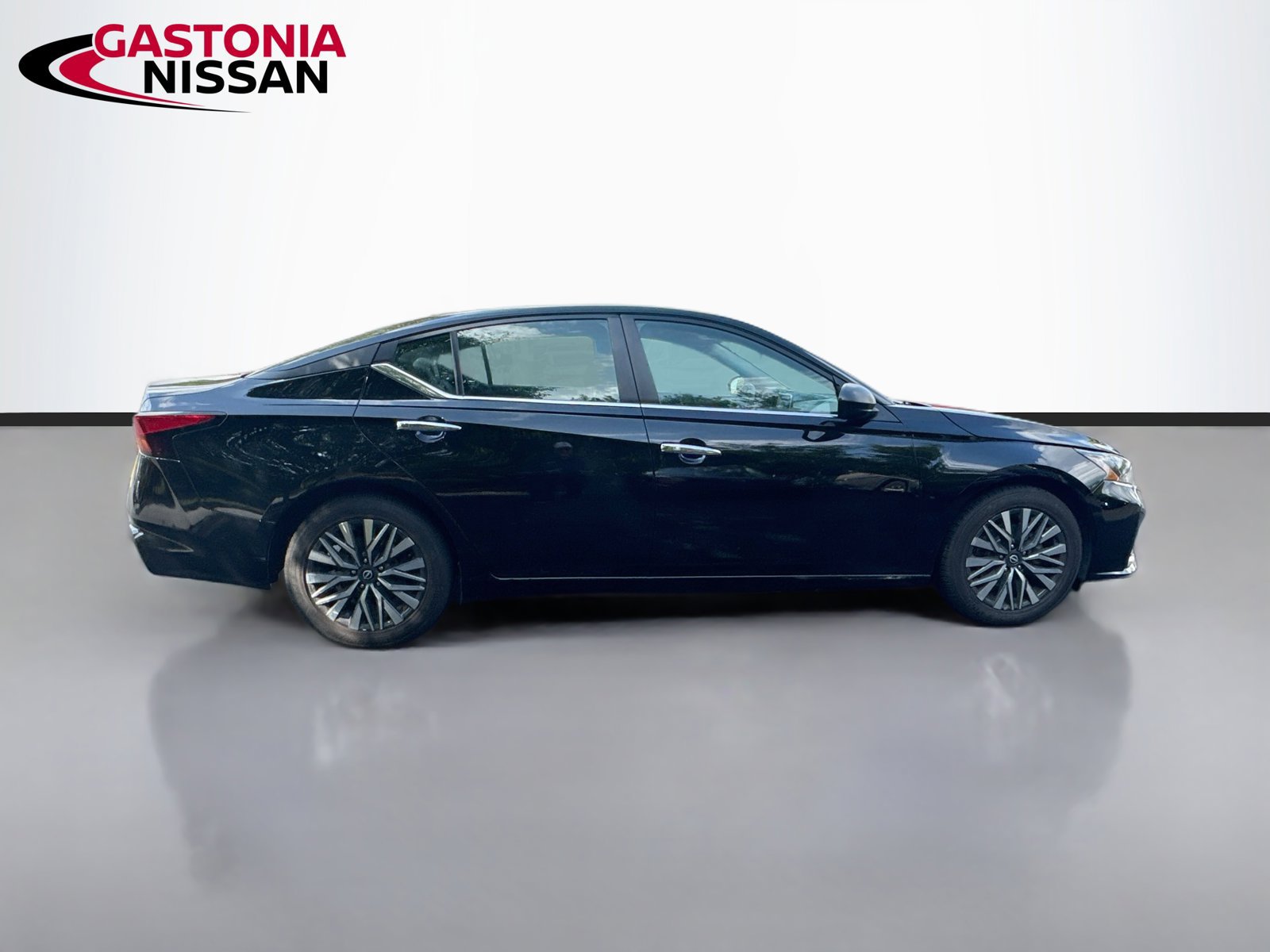 Used 2025 Nissan Altima 2.5 SV FWD image 10