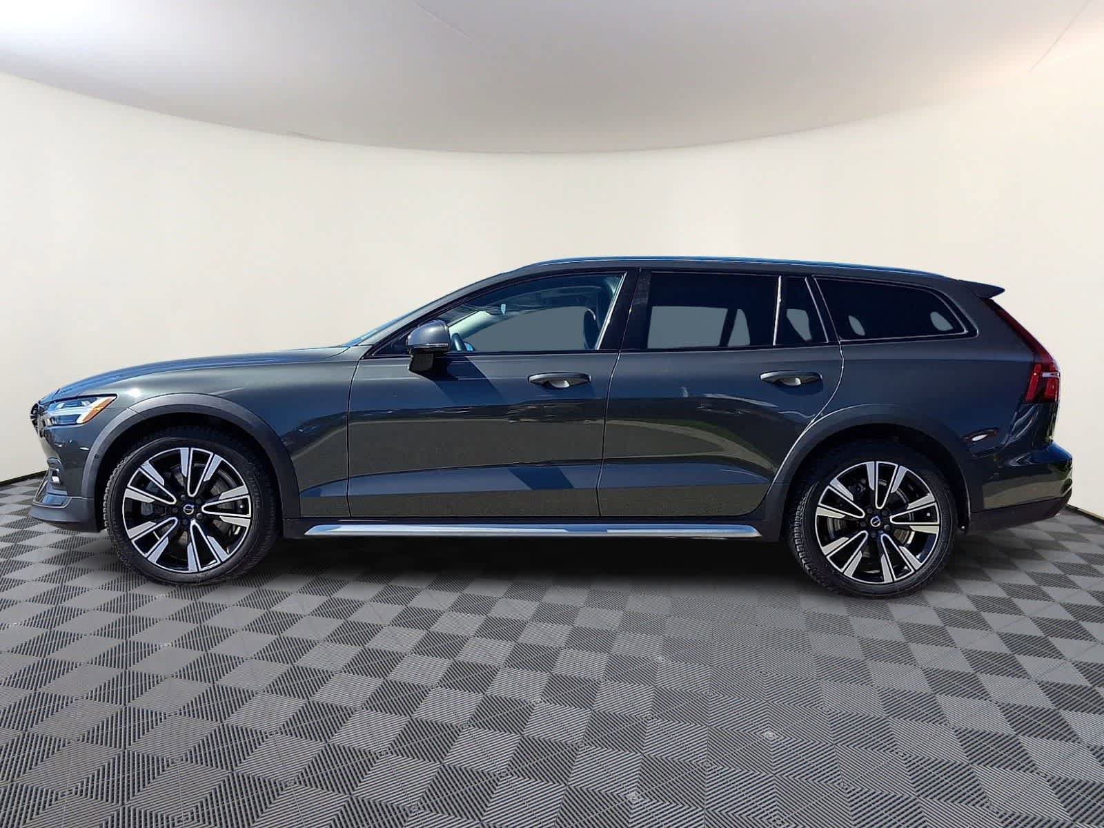 Used 2021 Volvo V60 T5 Cross Country w/ Lounge Package AWD/4WD image 8