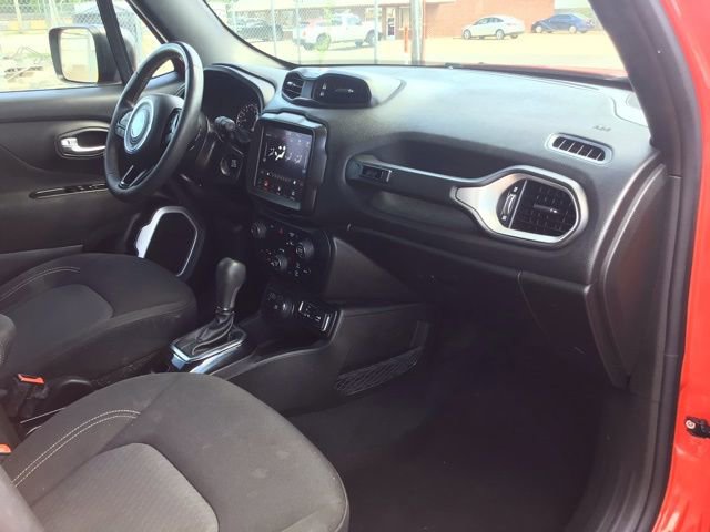 Used 2021 Jeep Renegade Latitude AWD/4WD image 14