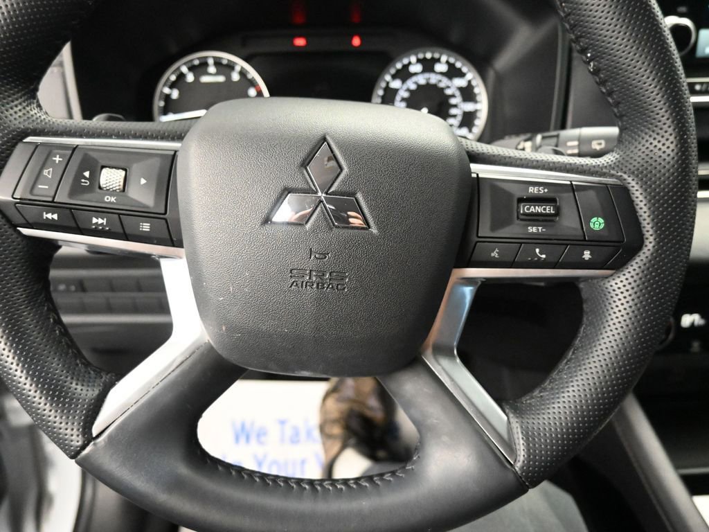 Used 2024 Mitsubishi Outlander SE image 38