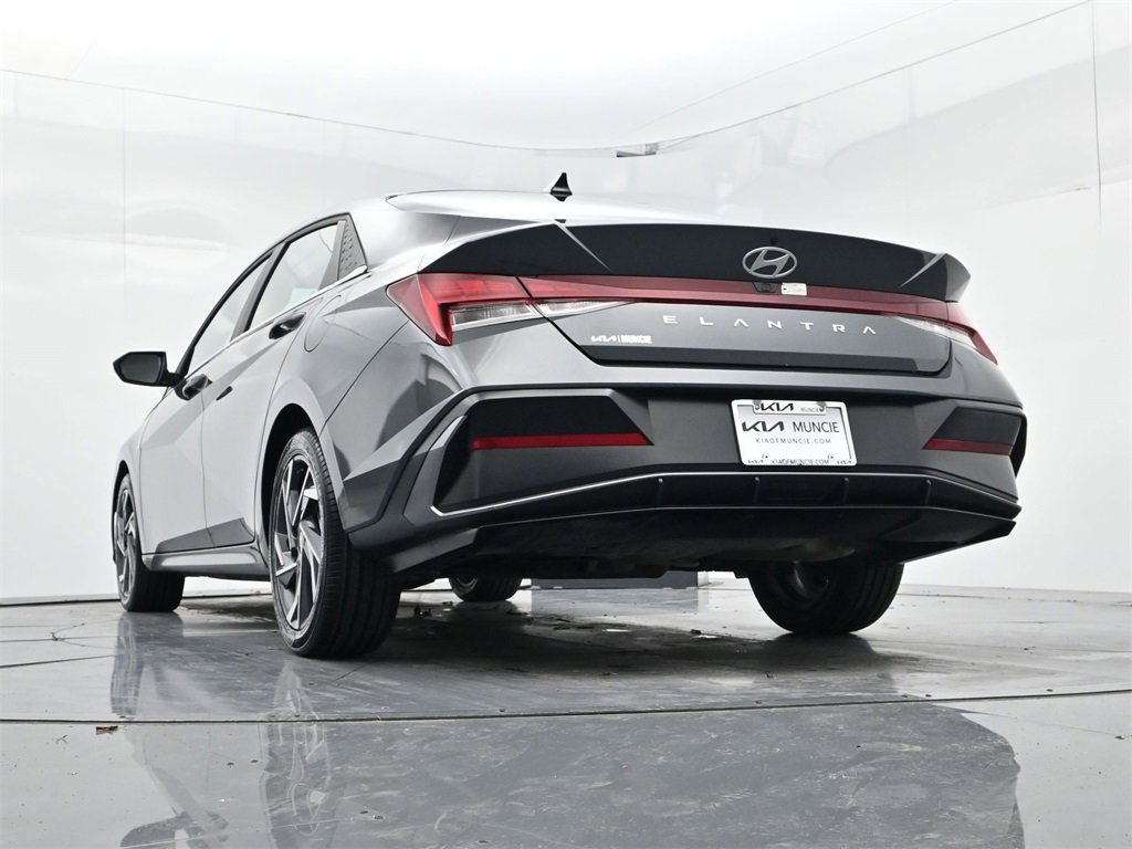 Used 2025 Hyundai Elantra SEL image 39