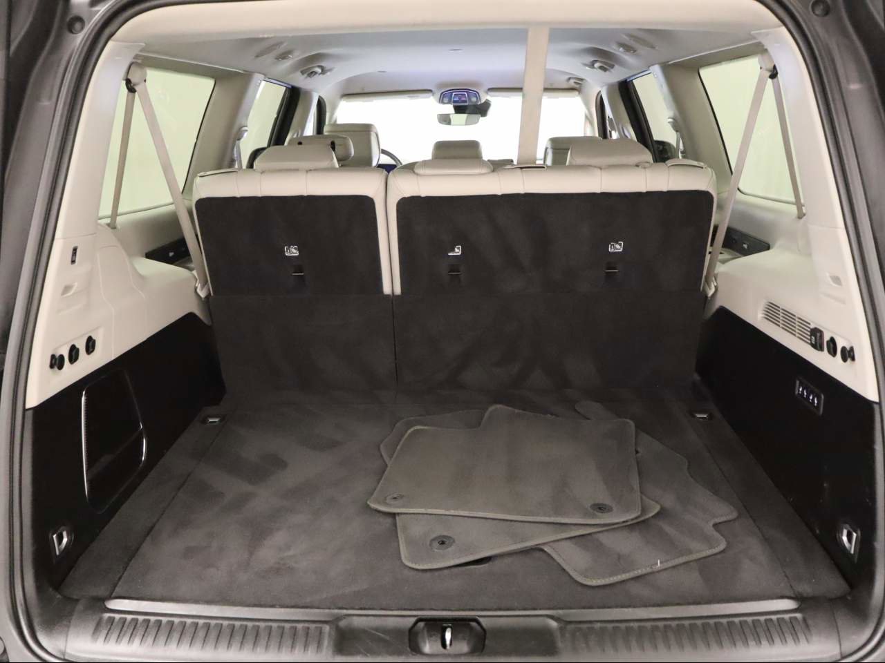 Used 2024 Jeep Wagoneer L Series II w/ Flexible Seating Group AWD/4WD image 21