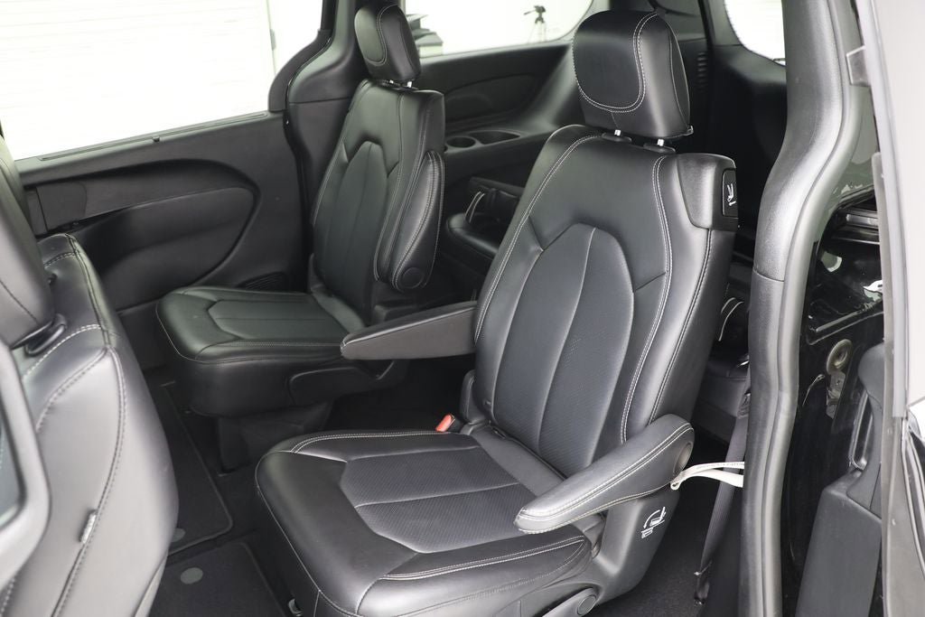 Used 2025 Chrysler Pacifica Select FWD image 10