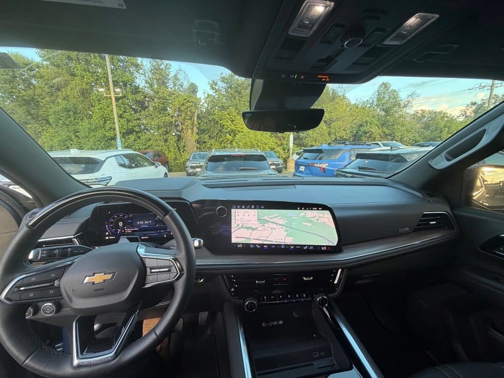 Used 2025 Chevrolet Tahoe High Country AWD/4WD image 8