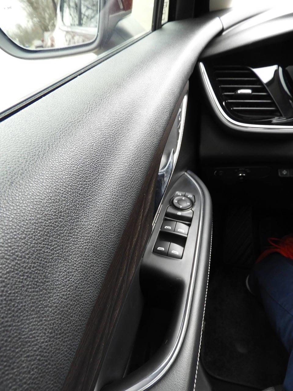 Used 2022 Buick Envision Avenir w/ Technology Package II image 18