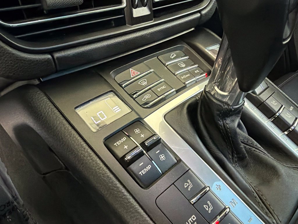 Used 2019 Porsche Macan AWD/4WD image 42