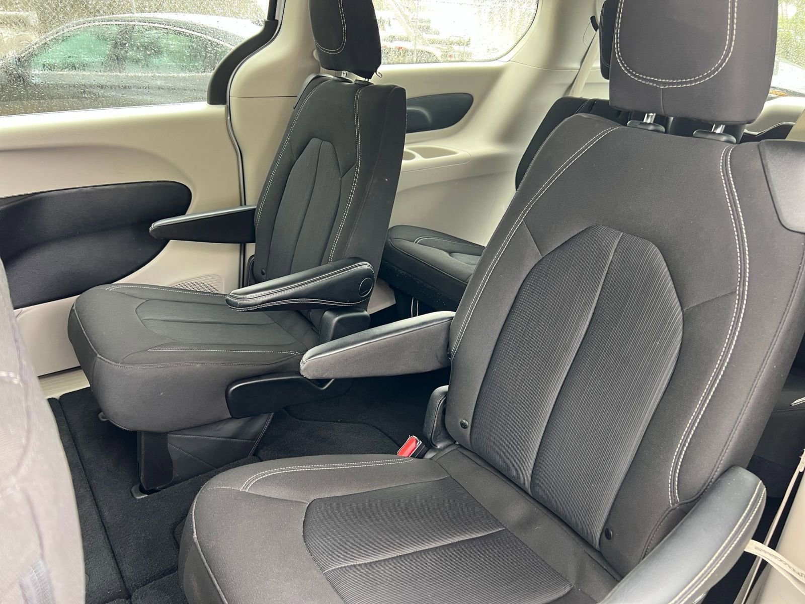 Used 2023 Chrysler Voyager LX image 43