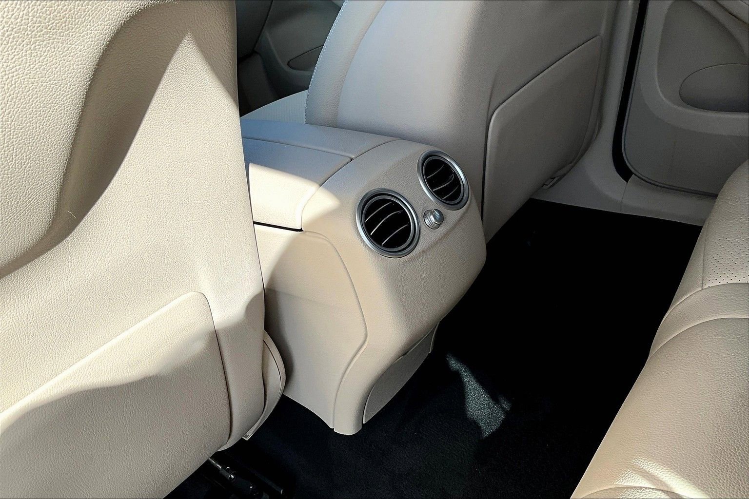 Used 2022 Mercedes-Benz GLC 300 4MATIC image 10