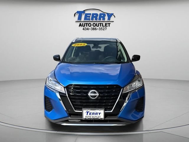 Used 2023 Nissan Kicks SV FWD image 2