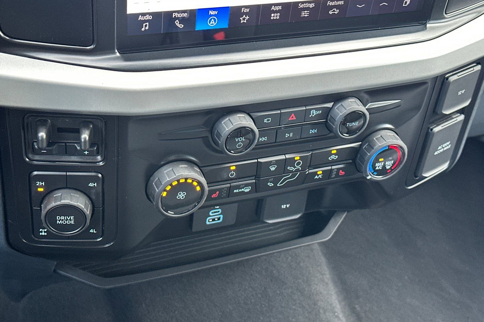 New 2026 Ford F250 XLT w/ XLT Premium Package image 19