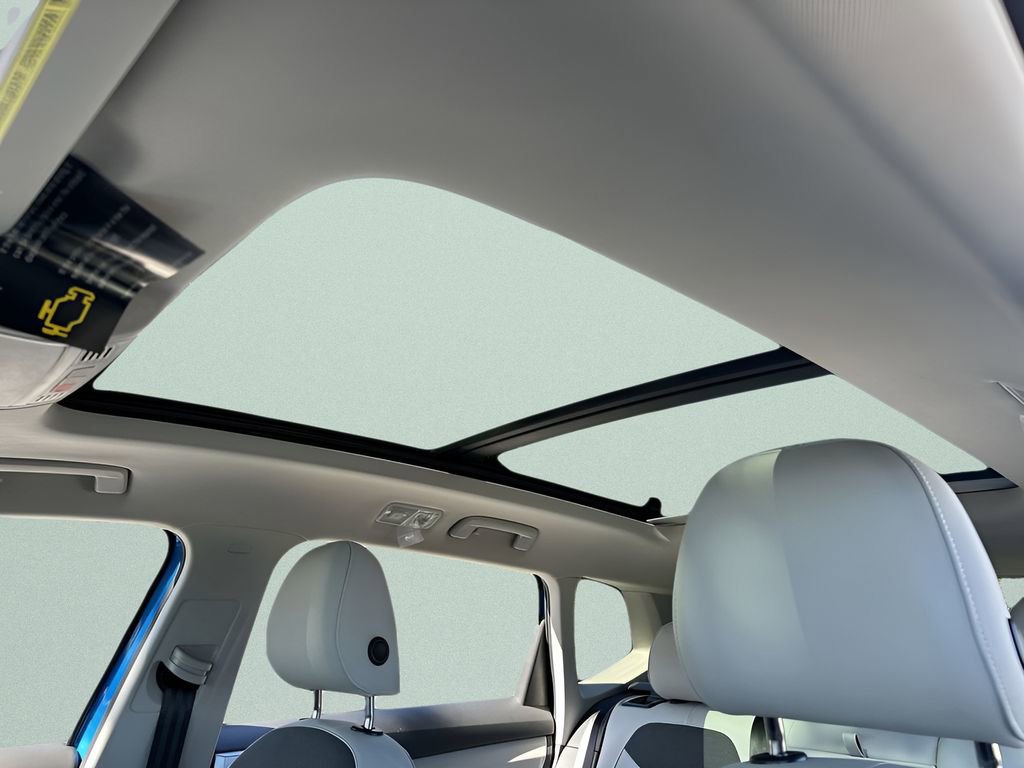 New 2026 Volkswagen Taos SE image 22