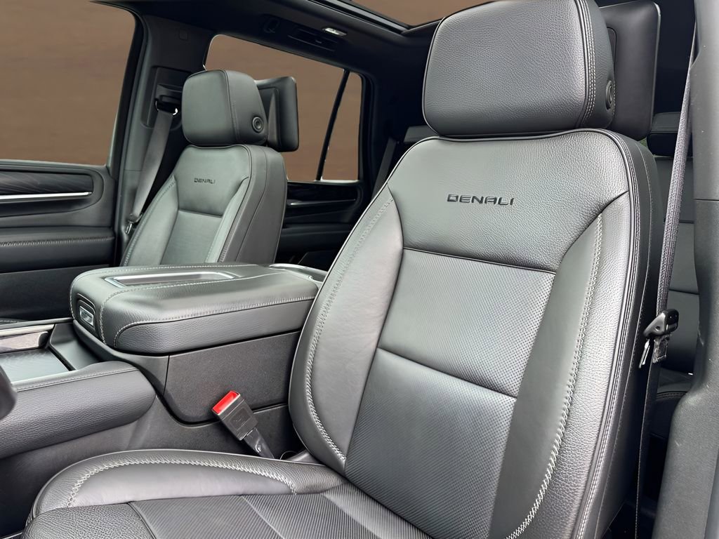 Used 2021 GMC Yukon Denali w/ Denali Ultimate Package AWD/4WD image 14