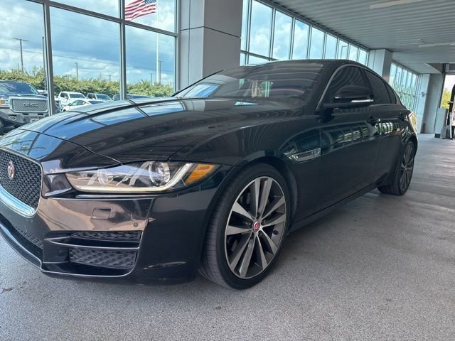 Used 2018 Jaguar XE Prestige RWD image 4