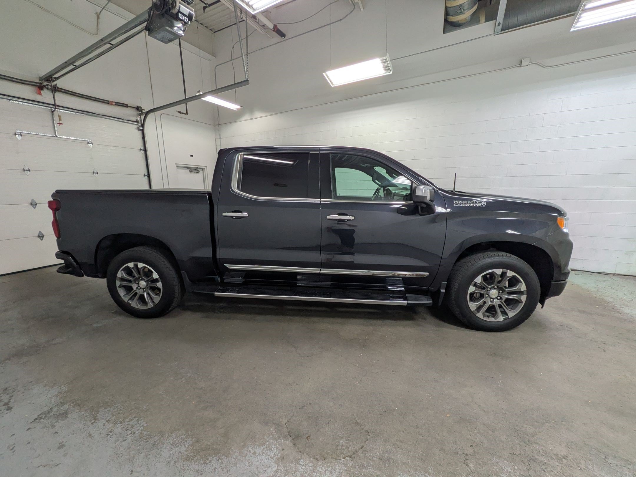 Used 2022 Chevrolet Silverado 1500 High Country RWD image 3