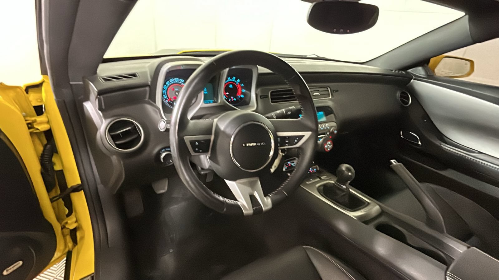 Used 2010 Chevrolet Camaro SS RWD image 14
