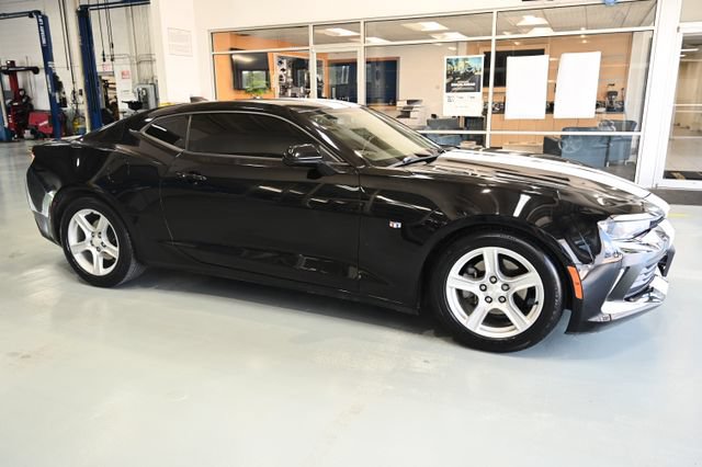 Used 2016 Chevrolet Camaro LT RWD image 5