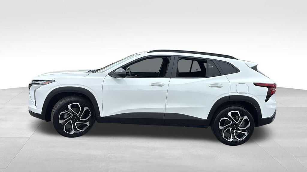 Used 2025 Chevrolet Trax RS w/ Sunroof Package image 4