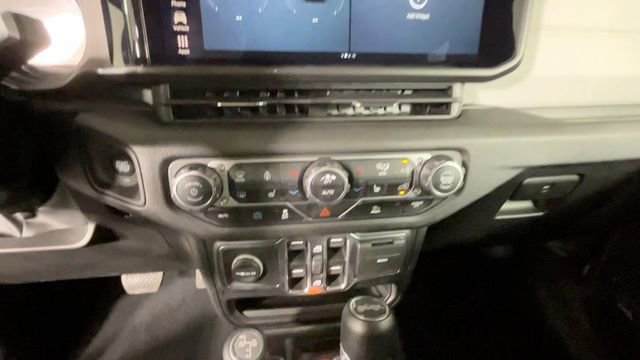 Used 2024 Jeep Wrangler Unlimited w/ Convenience Group AWD/4WD image 30