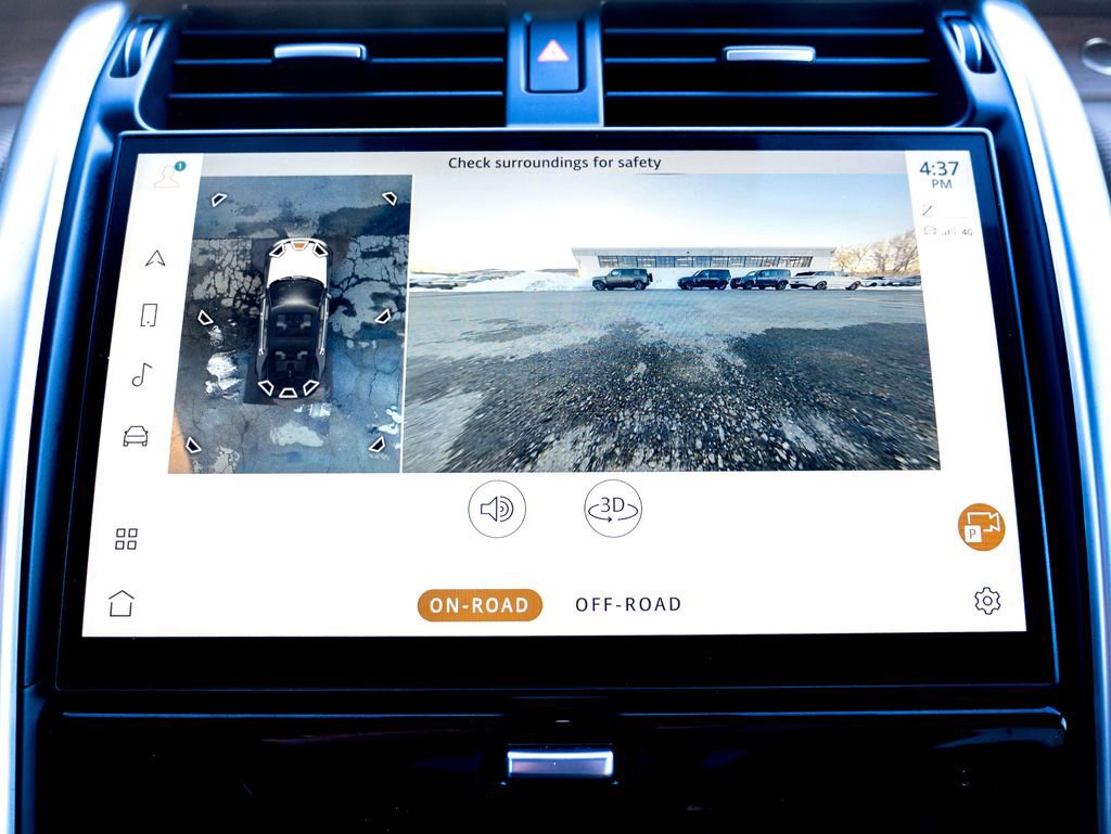 Used 2024 Land Rover Discovery Dynamic SE image 29