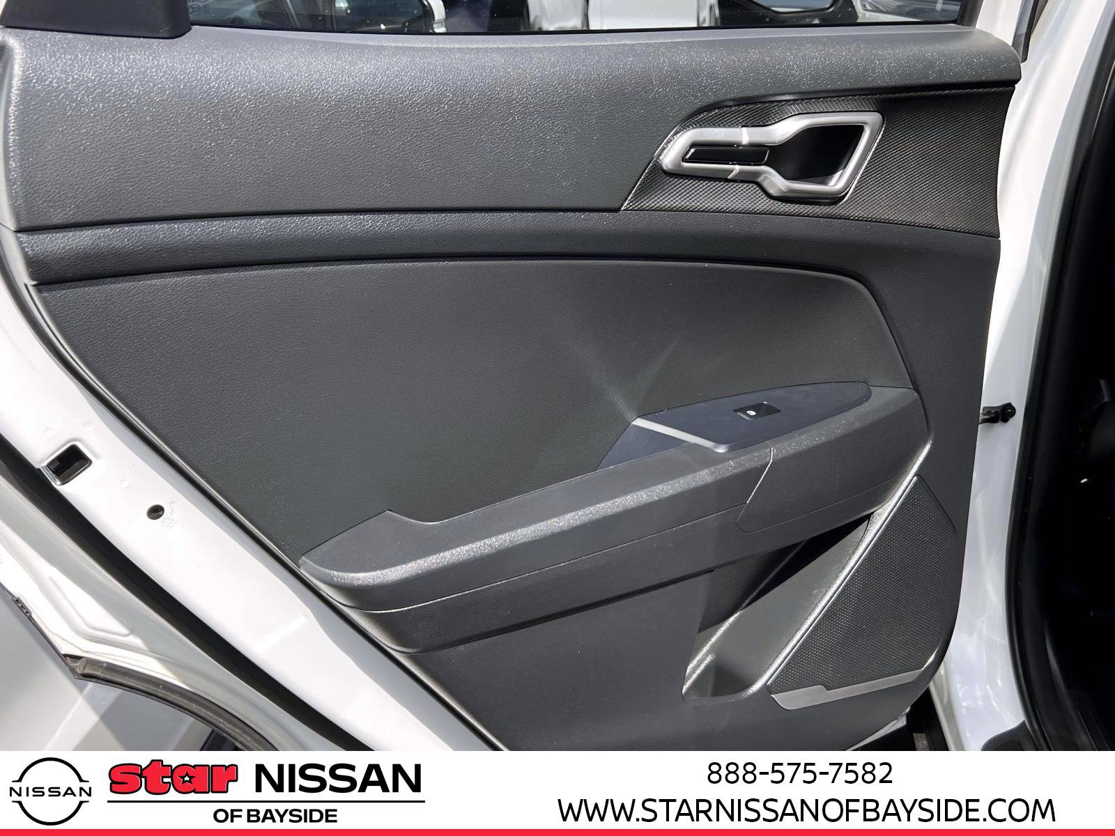 Used 2023 Kia Sportage LX image 9