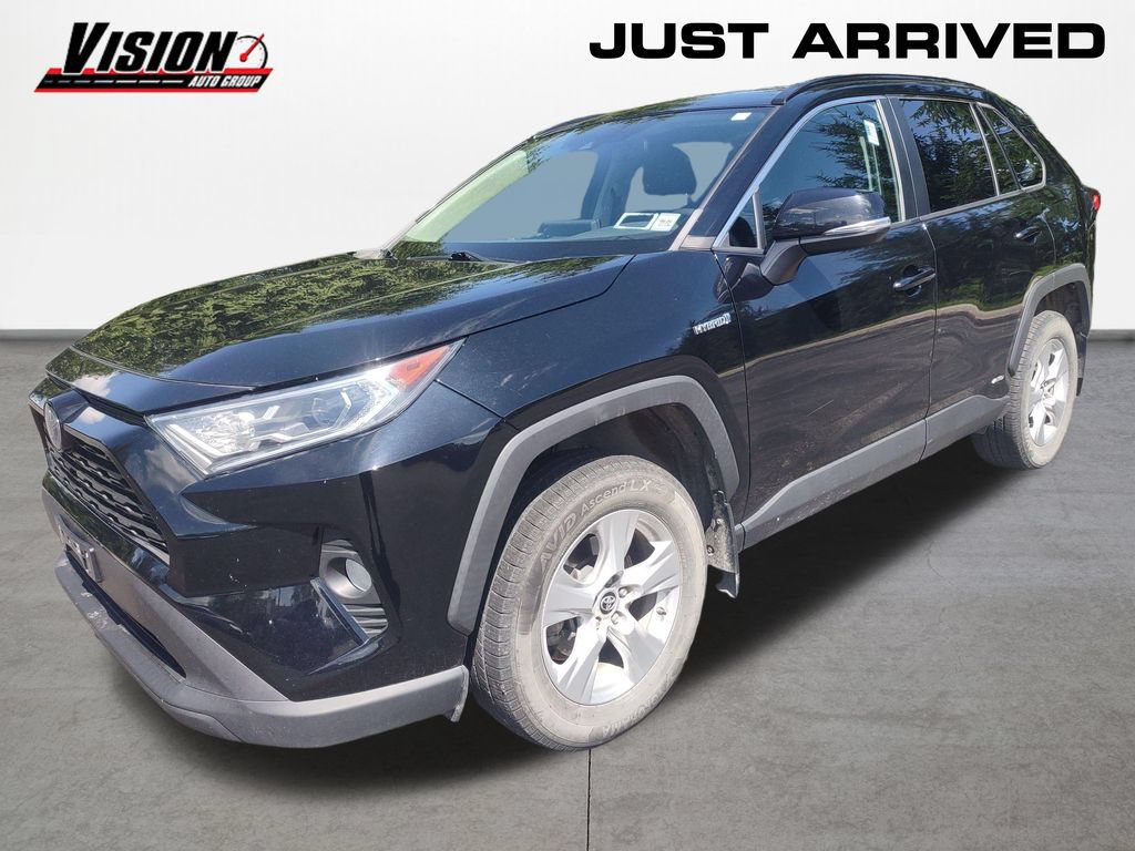 Used 2020 Toyota RAV4 XLE w/ XLE Grade Weather Package AWD/4WD image 1