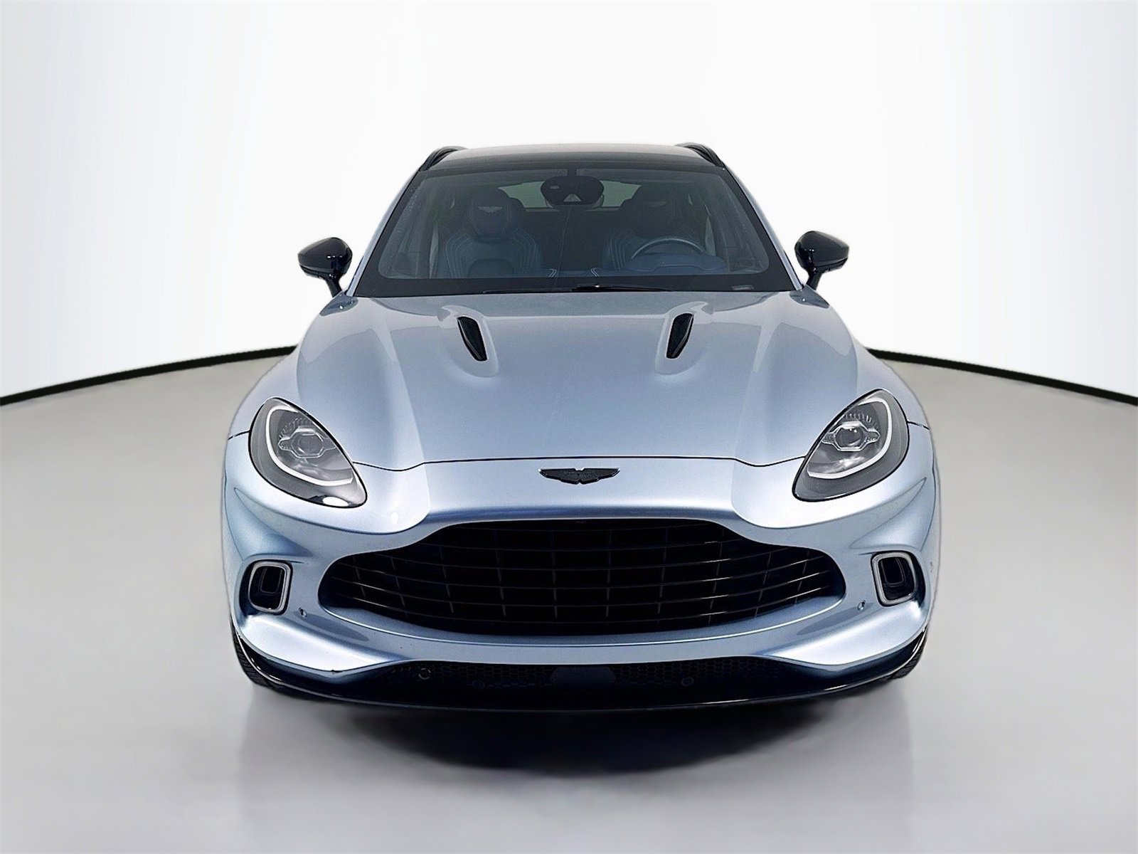 Used 2021 Aston Martin DBX image 2
