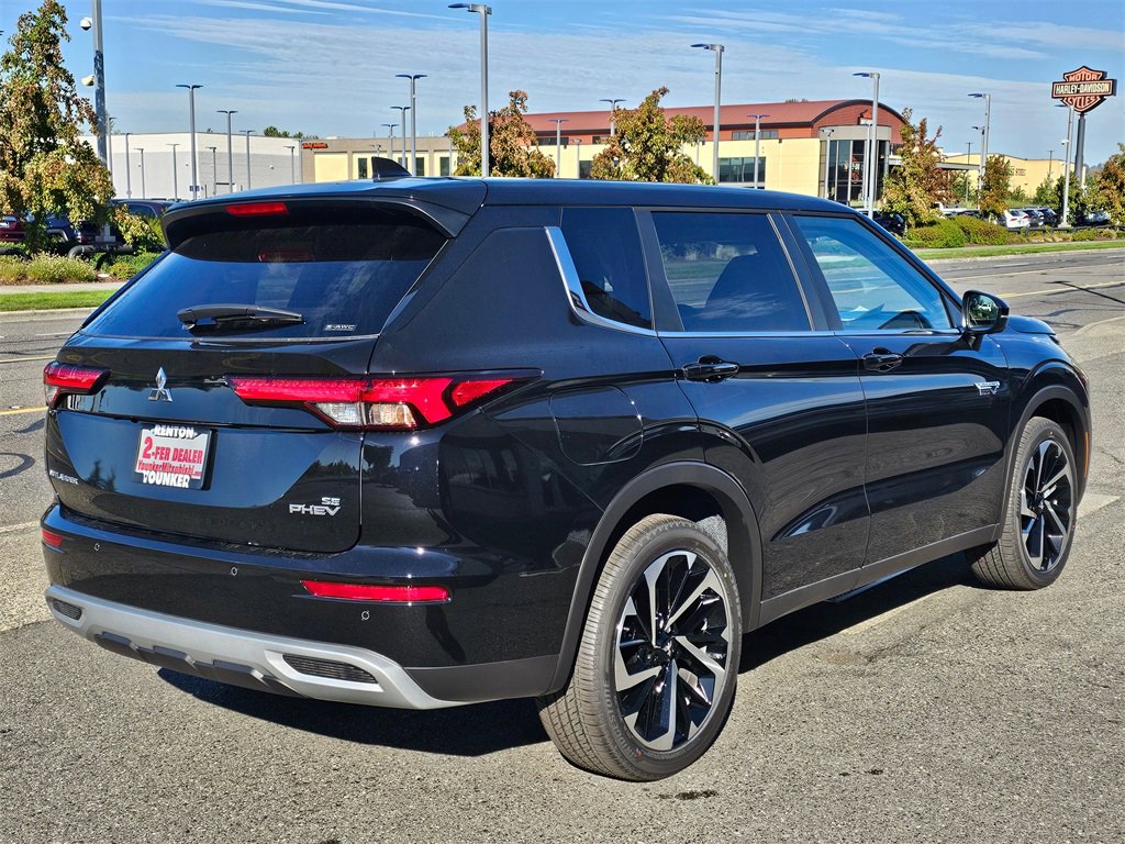 New 2025 Mitsubishi Outlander SE image 3