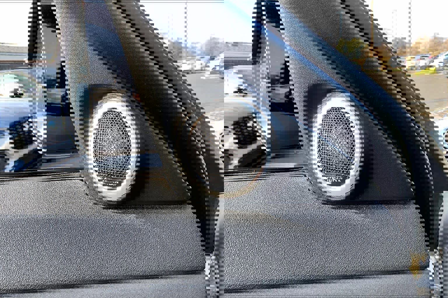 Used 2023 Land Rover Range Rover Evoque R-Dynamic SE image 36