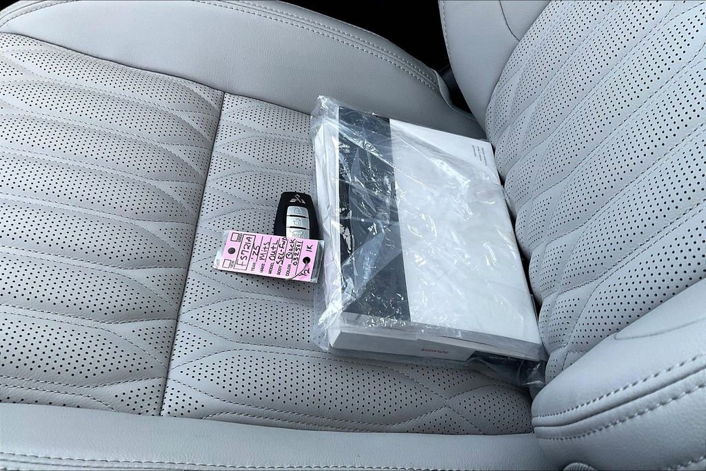 Used 2025 Mitsubishi Outlander SEL image 10