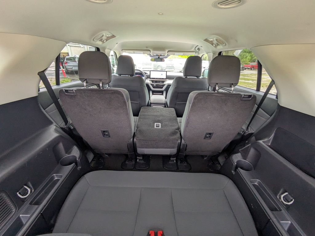Used 2025 Ford Explorer Active RWD image 13