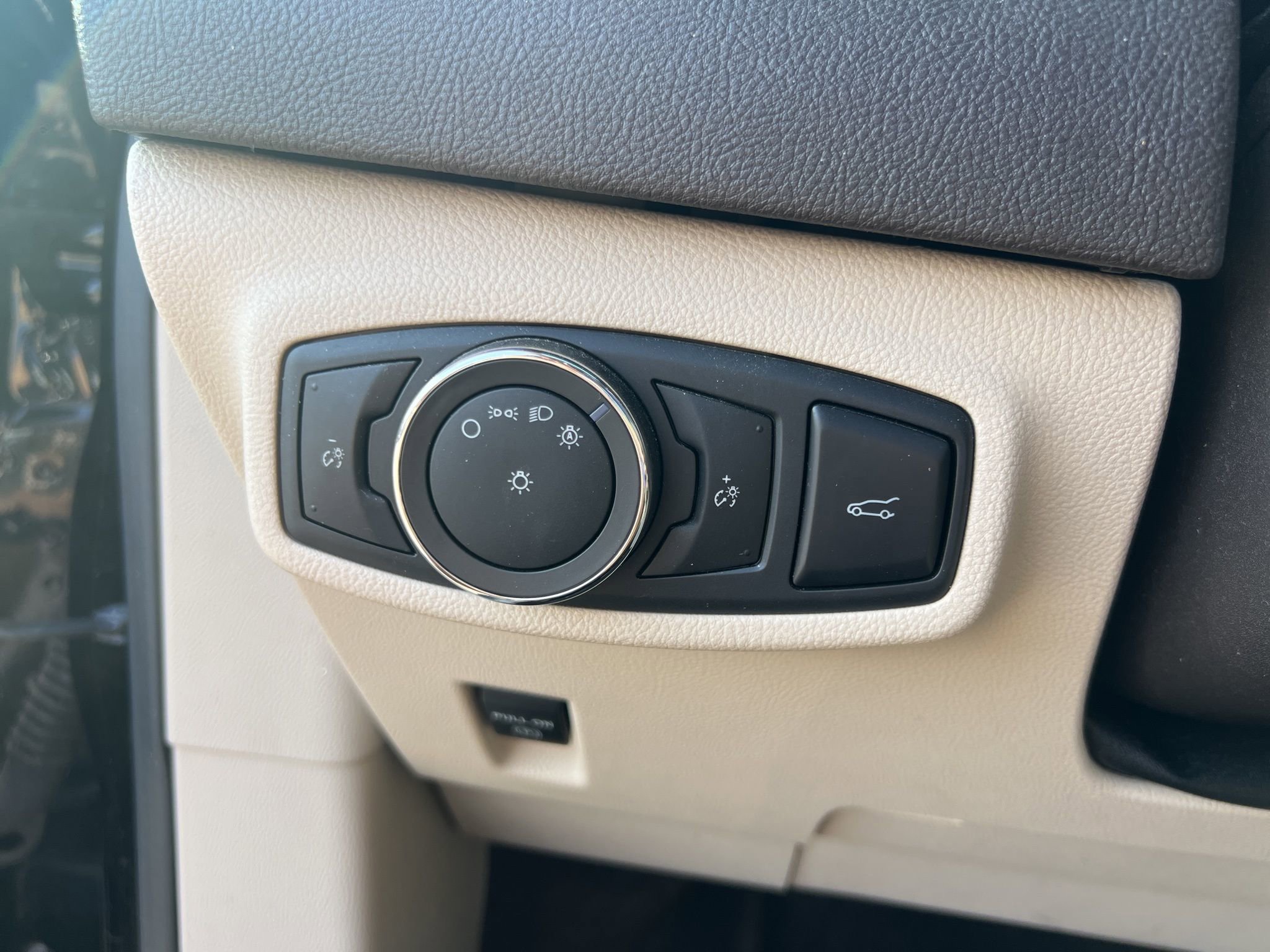 Used 2017 Lincoln MKC Reserve image 22